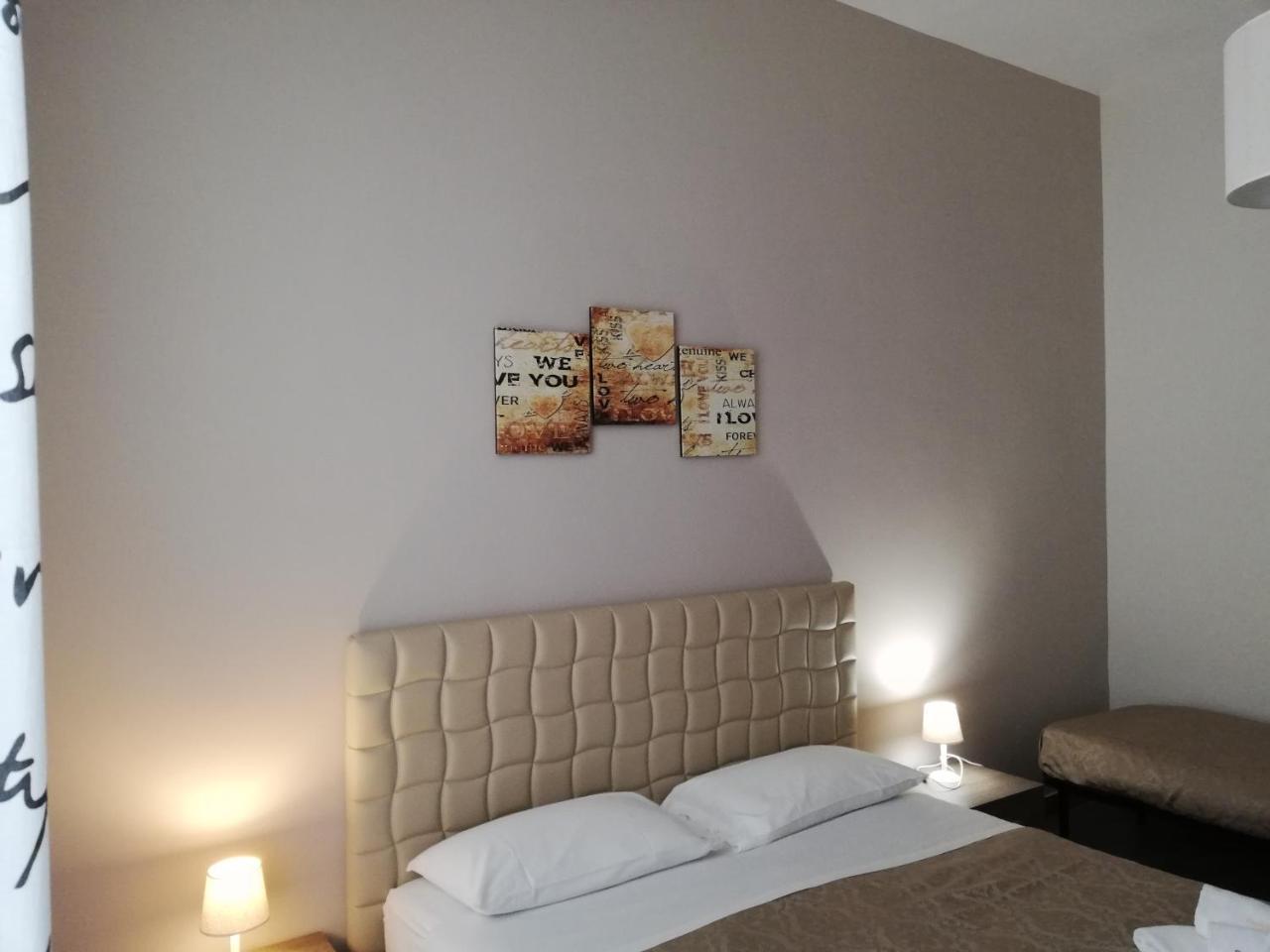 Bed and Breakfast Be Italian Flat Duomo 319 Неаполь Экстерьер фото